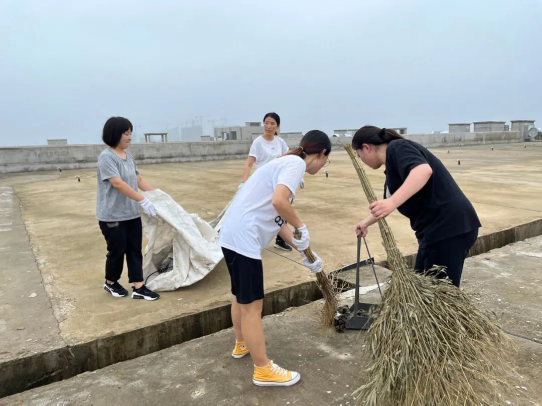 集团董事局主席金位海亲率邯郸公司全体员工进行卫生大扫除