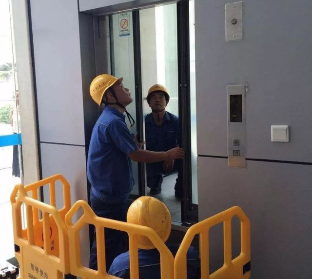 乘坐电梯,安全规则要记牢,关键时刻别慌张! 乘坐电梯,安全规则要记牢,关键时刻别慌张!