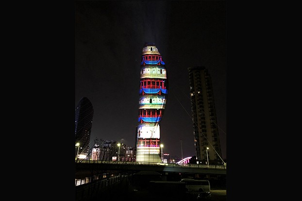 Wincomn participates in the projection of Linjiang bridge tower(1)