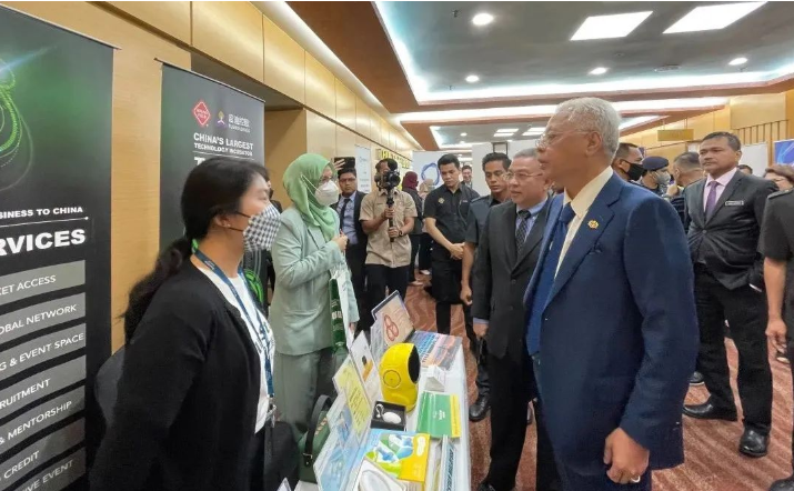 马来西亚举办生物科技主题活动 伊斯梅尔·萨布里总理莅临启迪展区参观