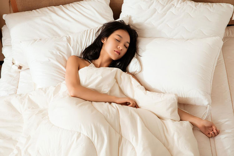 睡美容觉，怎能少了抗菌防螨又温暖助眠的小优视频app18禁止观看澳洲羊毛被。