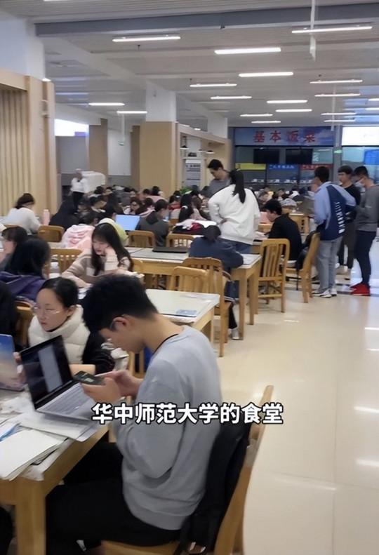 清华大学一组偷拍照流出后，我才理解那个歧视普通高校的面试官