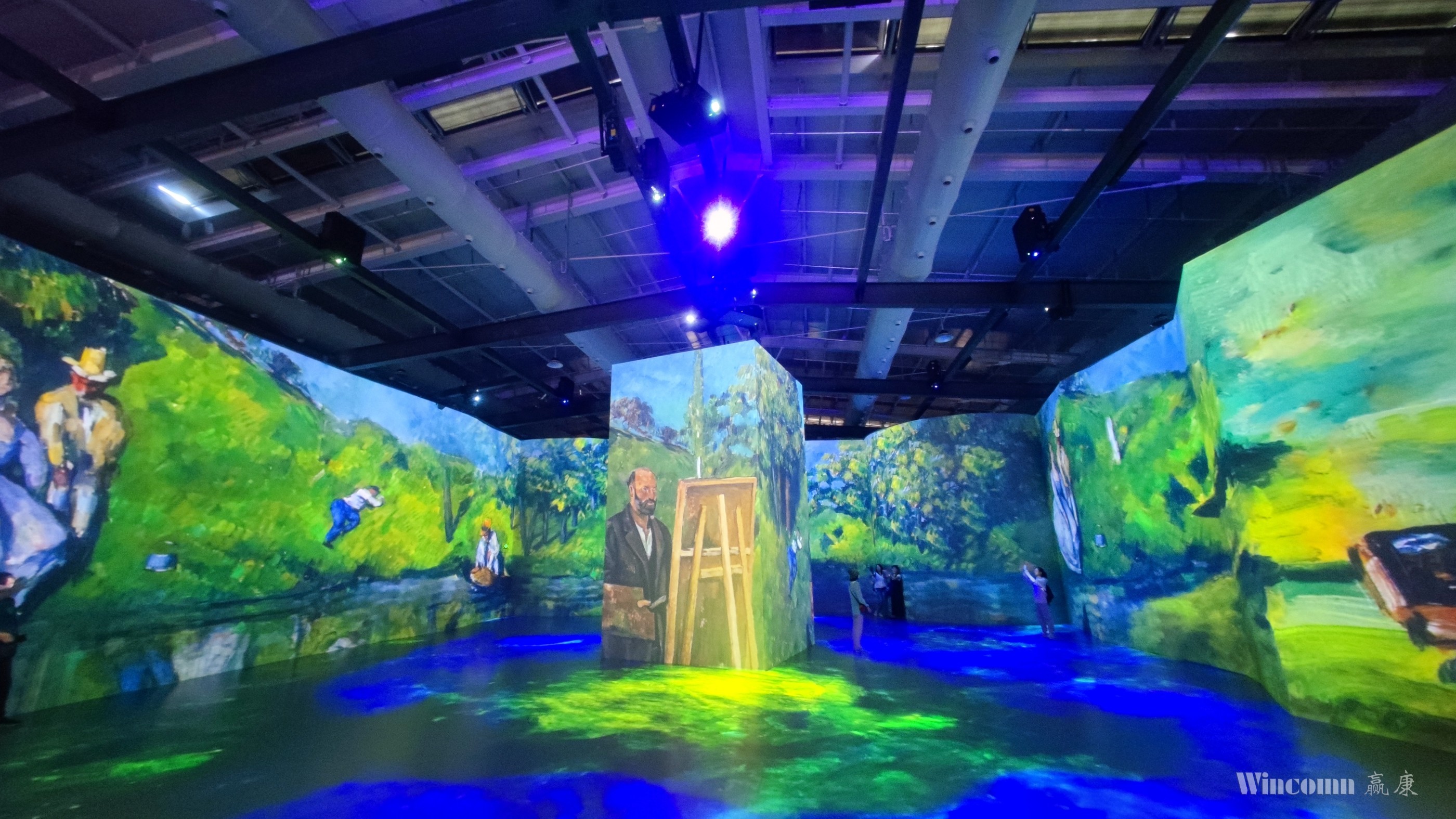 Wincomn Krinda projector creates a surreal immersive exhibition hall