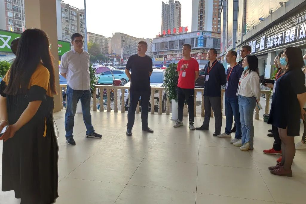 集团董事局主席金位海带队对重庆市场进行全面检查
