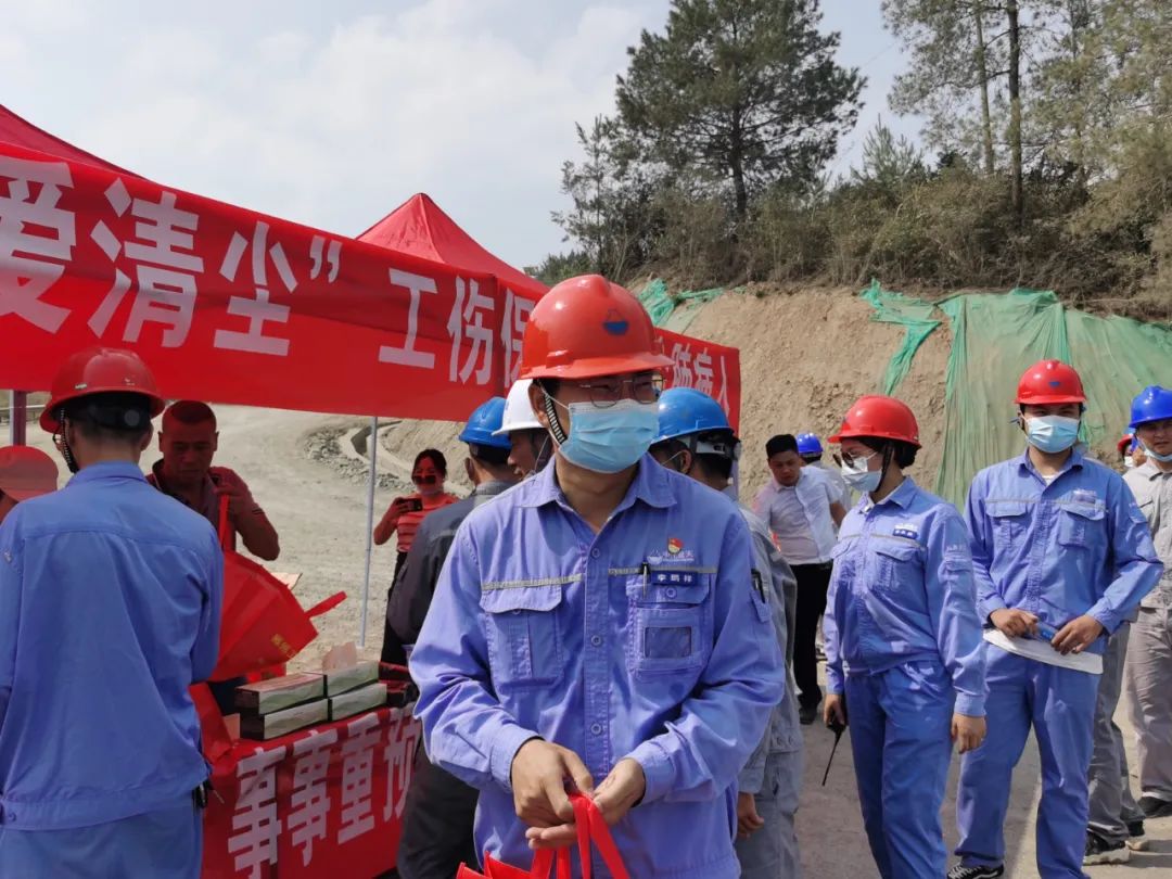  郴州基地承办郴州市2022年工伤救助实景演练活动  9月29日上午，由郴州市工伤保险服务中心主办，郴州市恒通人力资源服务有限公司、中化蓝天郴州基地合力承办的“郴州市工伤保险2022年工伤救助实景演练