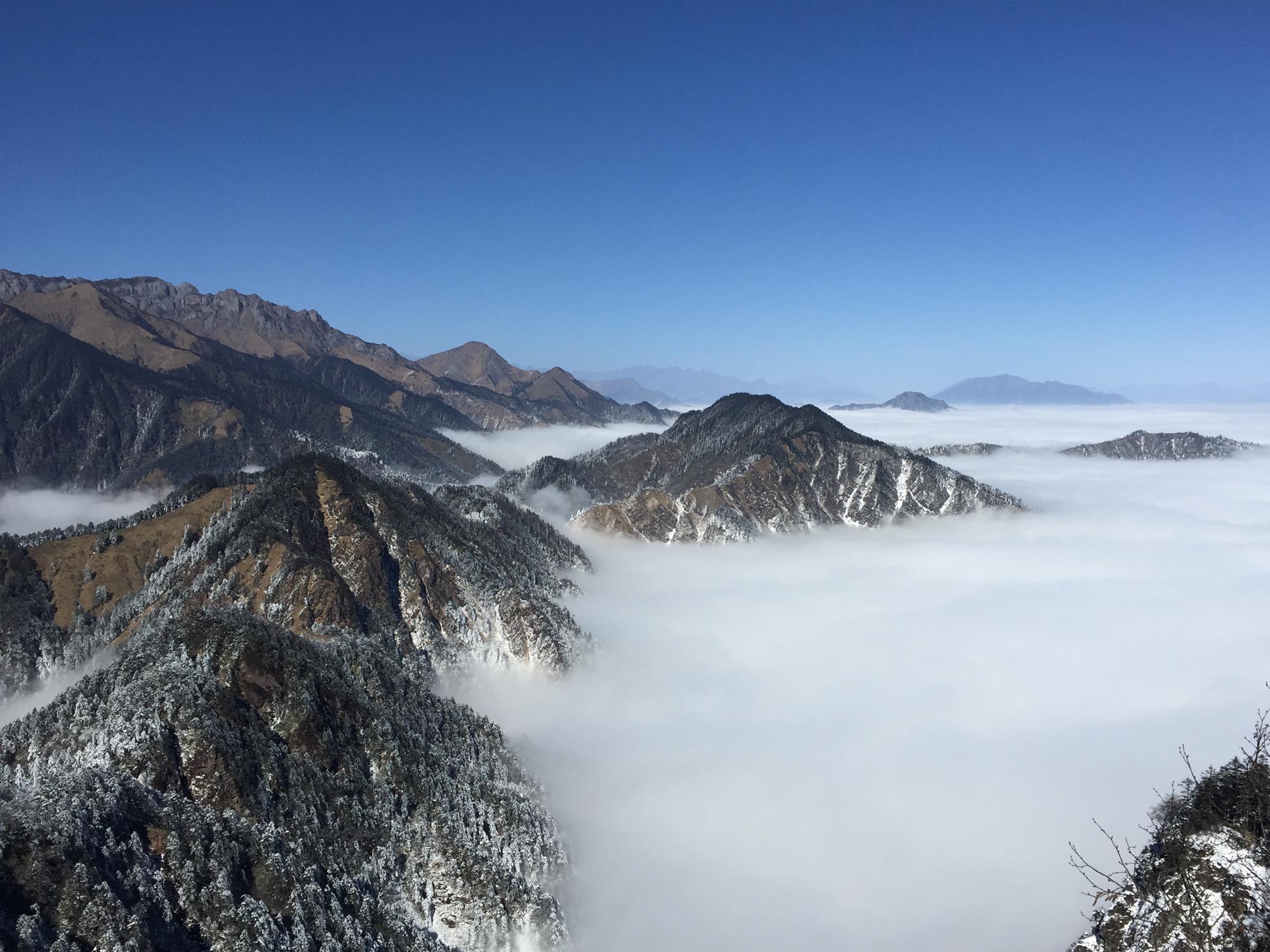 在西岭雪山召开2016年会