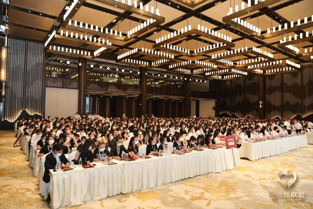 葆蒂兰国际集团董事长携部分高管参加由“美业心联盟”举办的贵州龙场悟道线下学习立志大会