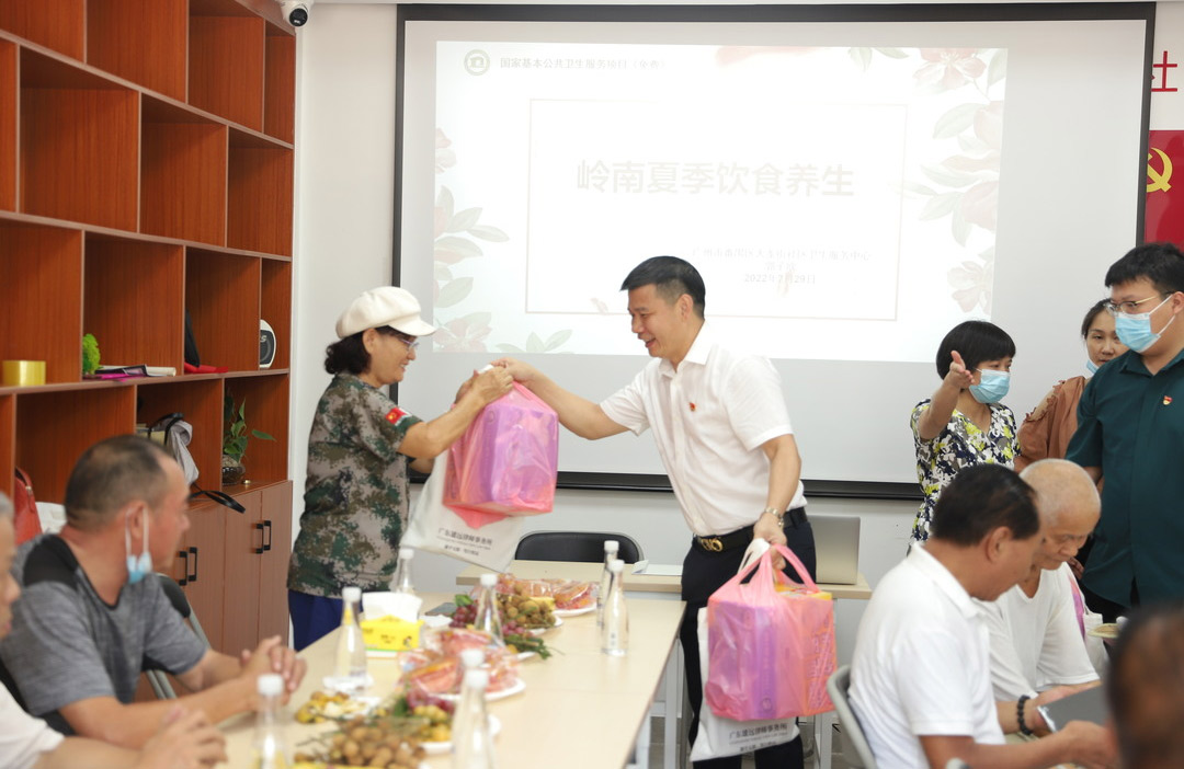 慰问退役军人 送上节日祝福——我所党支部前往番禺区东怡新区居委慰问退役军人 慰问退役军人 送上节日祝福——我所党支部前往番禺区东怡新区居委慰问退役军人