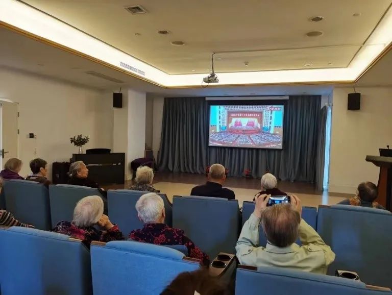国寿嘉园各级干部员工及社区居民共同收听收看中国共产党第二十次全国代表大会开幕会直播 国寿嘉园各级干部员工及社区居民共同收听收看中国共产党第二十次全国代表大会开幕会直播