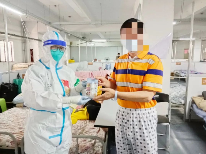 助力上海疫情防控，水神400多箱防护物资捐至8家方舱医院