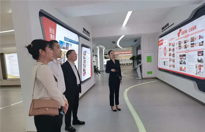 龙岗宝协荣获“中国地质大学深圳研究院珠宝教学实践基地” 龙岗宝协荣获“中国地质大学深圳研究院珠宝教学实践基地”