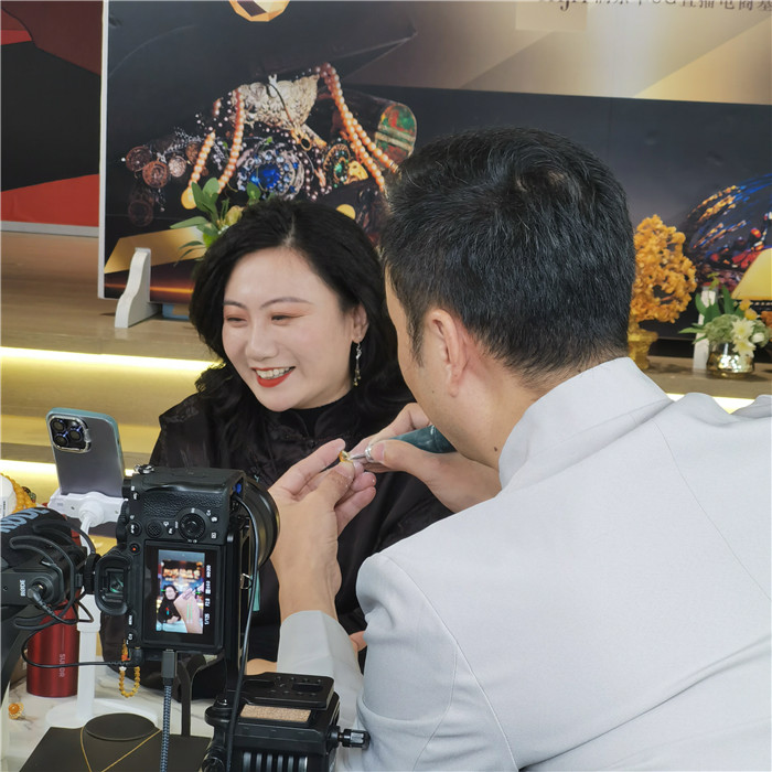 矿姐来了“50万粉丝节”,单场GMV破千万!!! 矿姐来了“50万粉丝节”,单场GMV破千万!!!