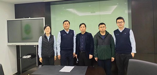 The company signed a memorandum of cooperation with Professor Lei's team of Xi'an Jiaotong Universit