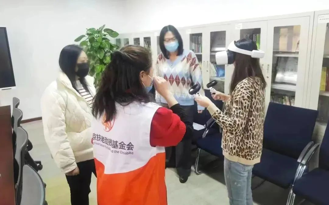 VR助力“喘息计划”|北京扶老助残基金会携手奇遇VR,让特殊家庭足不出户看世界 VR助力“喘息计划”|北京扶老助残基金会携手奇遇VR,让特殊家庭足不出户看世界