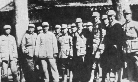 1942年左权战斗中牺牲，许多年后，一份敌军内部报纸被发现