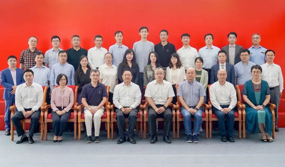 普世万联律所高级合伙人周晓颖律师受聘为普陀区政府行政复议委员会委员