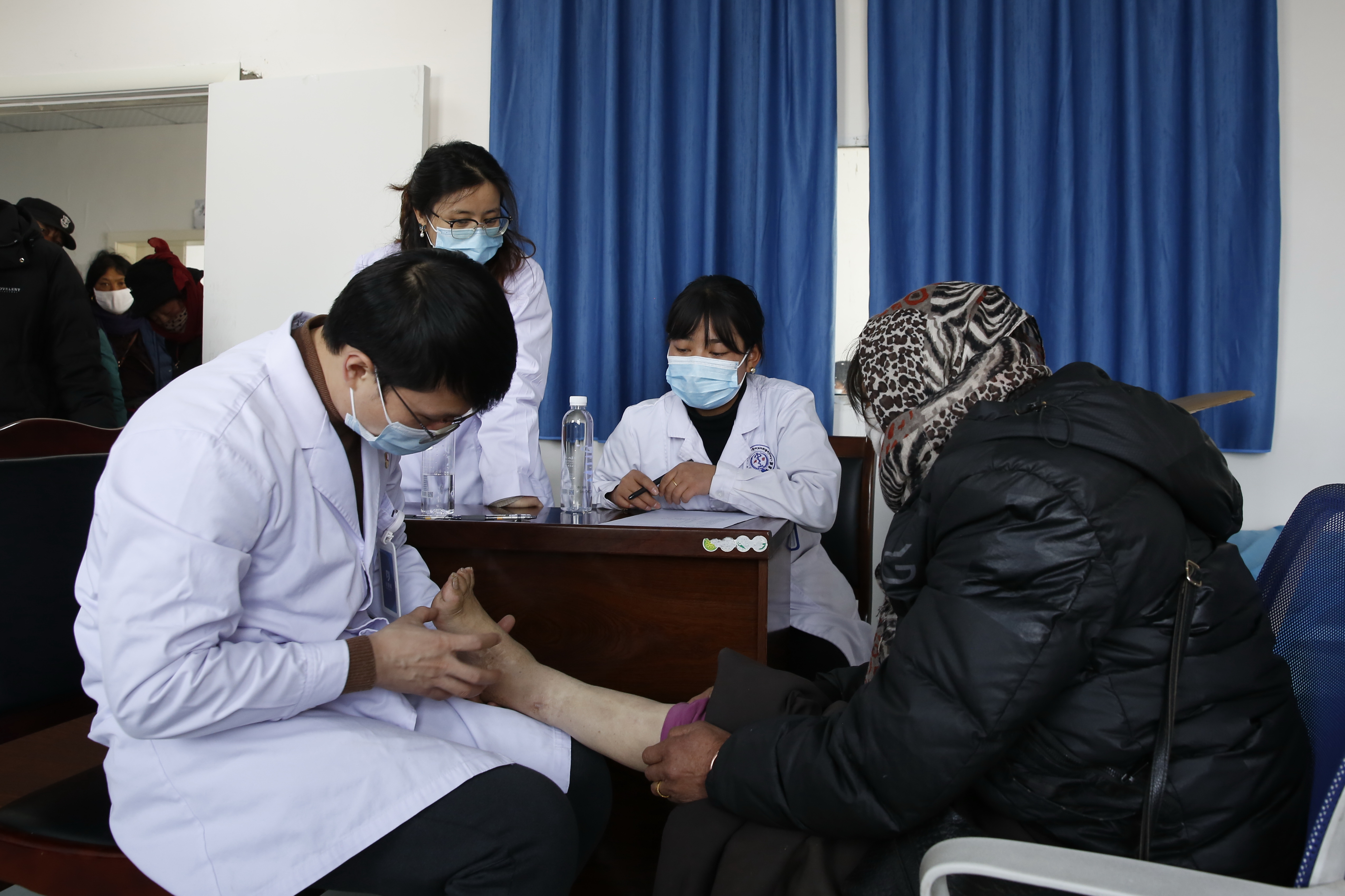400余名患者接受义诊——大骨节病承接社会服务试点项目在四川阿坝县开展义诊工作