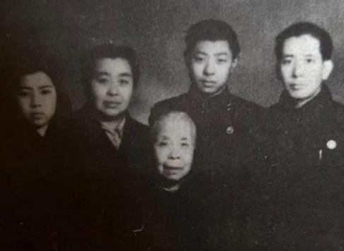 丁玲女儿蒋祖慧：母亲数次婚嫁，缺爱中长大，出息后对她满是感激