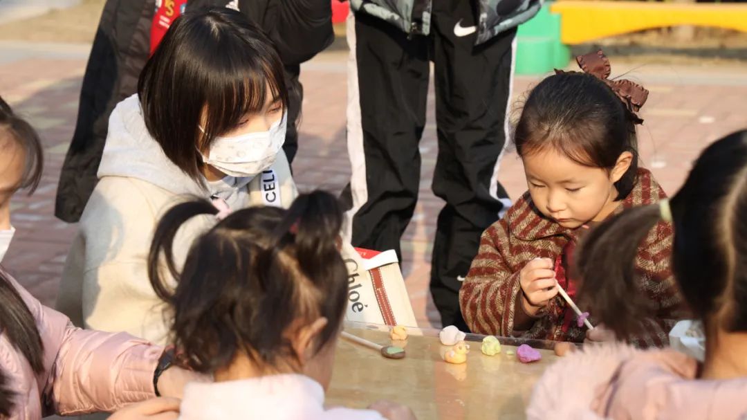 幼儿园里逛庙会啦