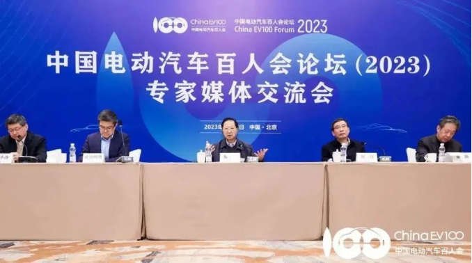 我会顾问苗圩：目前国内新能源汽车总体产能不过剩