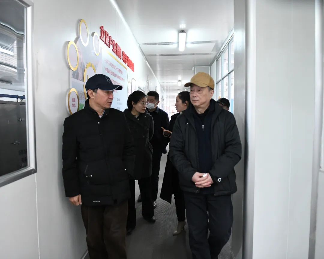 中国饭店协会专家组一行来荆考察楚菜地标美食（食材）代表性企业--湖北小胡鸭食品有限责任公司