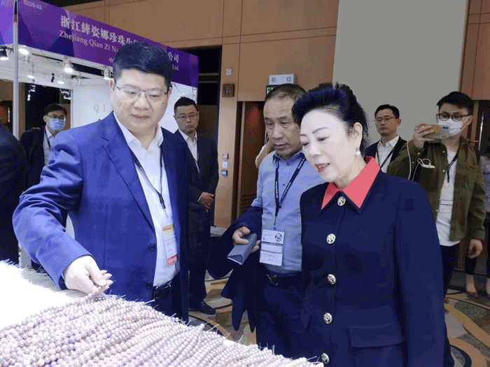诸暨史上最大“珍珠团”亮相|《宝玉石周刊》独家专访诸暨市副市长陈文进 诸暨史上最大“珍珠团”亮相|《宝玉石周刊》独家专访诸暨市副市长陈文进