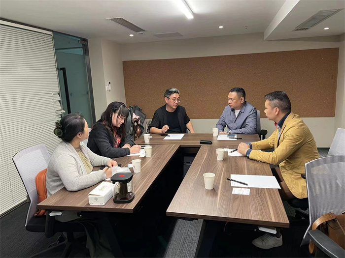 四会宝协常务副会长兼秘书长罗荣俭一行走进深圳珠宝产业聚集地 四会宝协常务副会长兼秘书长罗荣俭一行走进深圳珠宝产业聚集地