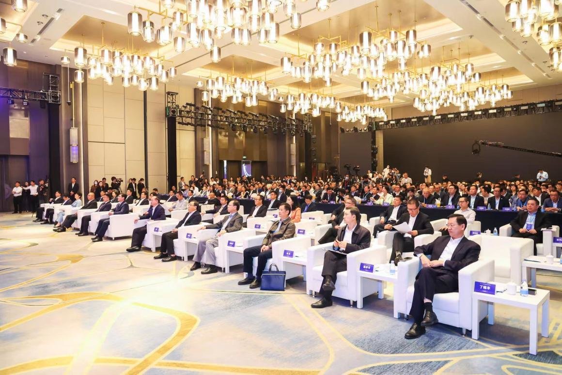 “金”艳全球, 共赴未来!佛山全球黄金珠宝产业投资大会成功举办 “金”艳全球, 共赴未来!佛山全球黄金珠宝产业投资大会成功举办