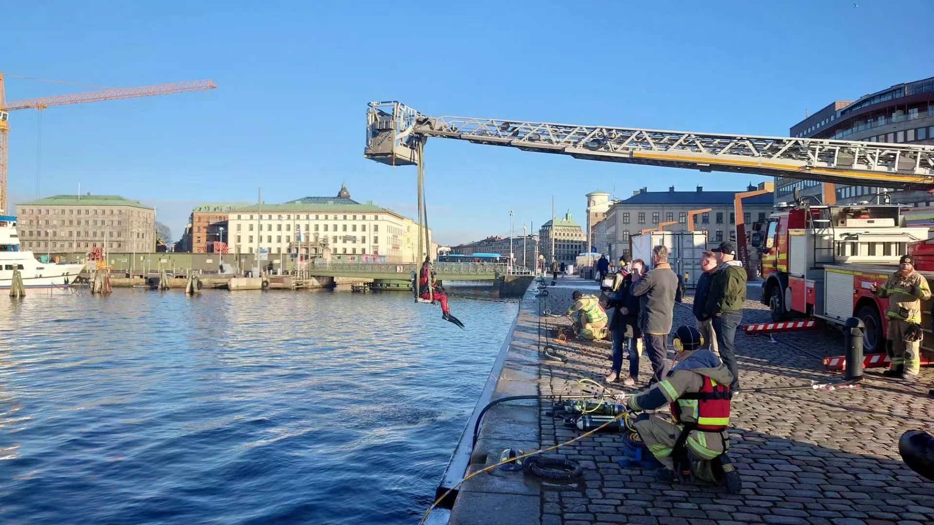 为瑞典客户提供潜水员定位通信装备培训