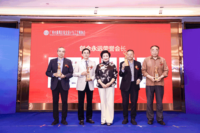 宝玉石周刊专访周秉权副会长|番禺珠宝喜事多,设计颁奖、就职典礼、伴手礼发布…… 宝玉石周刊专访周秉权副会长|番禺珠宝喜事多,设计颁奖、就职典礼、伴手礼发布……