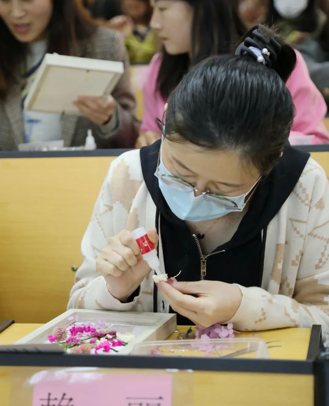 春风有你，熠熠芳华——成都王府开展女神节手工活动