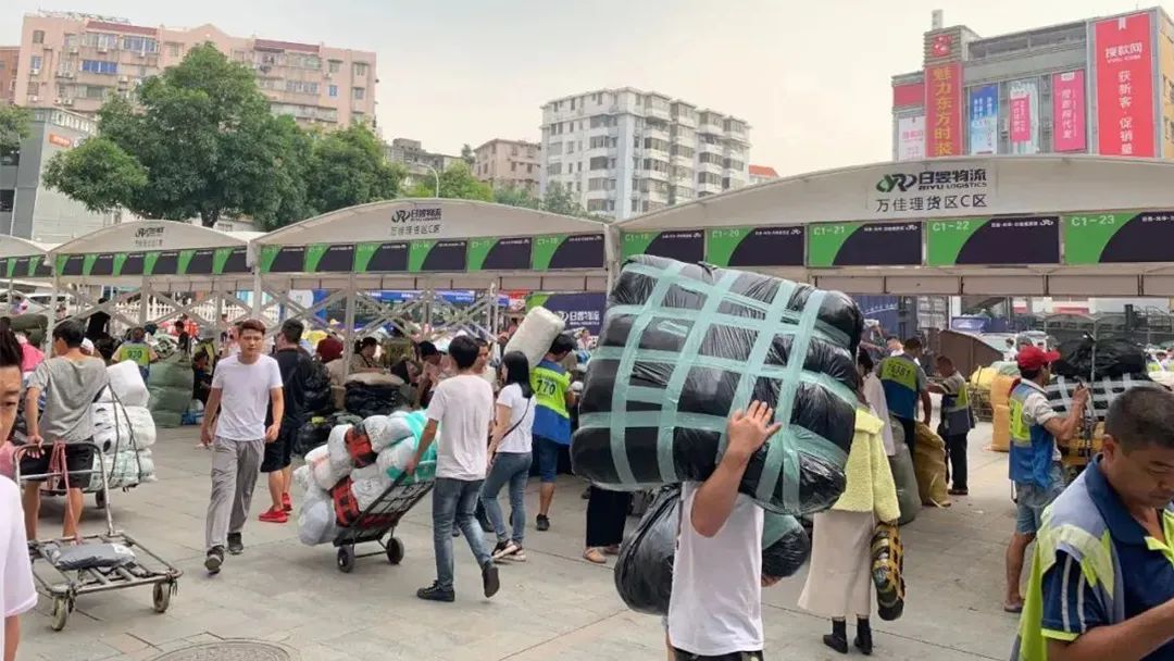 集团济南金田市场组织市场业户赴广州、深圳考察进货