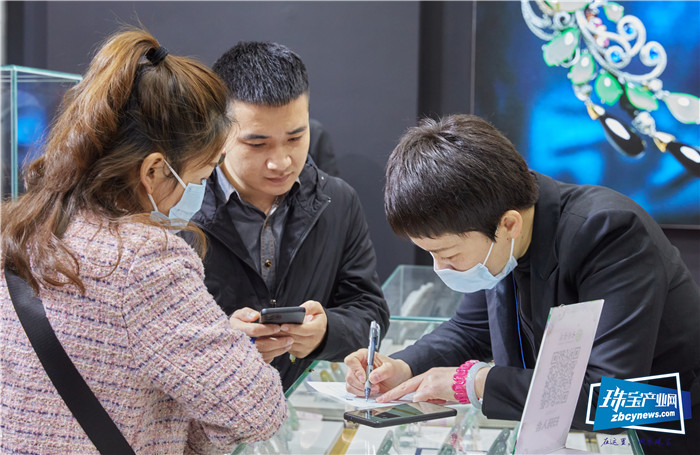 七彩云南全新力作亮相2023中国国际珠宝展 七彩云南全新力作亮相2023中国国际珠宝展