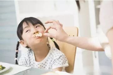 月经来得早就走得早吗？