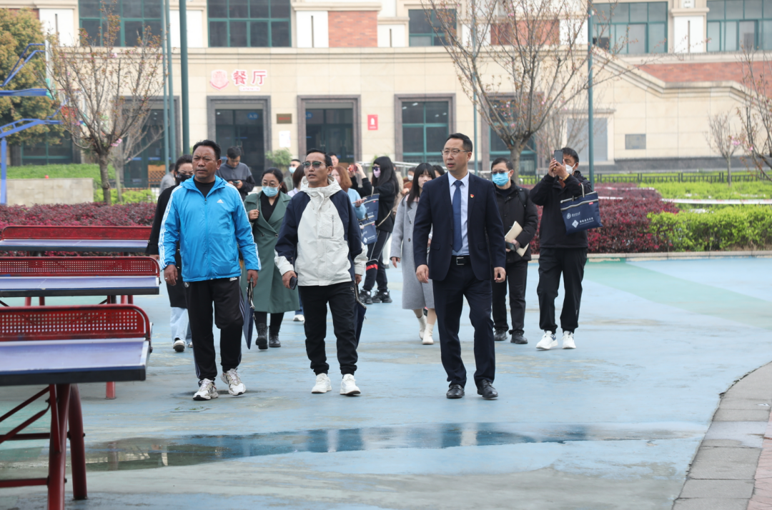 春风育暖意，王府迎客至——西藏自治区“区培计划”教师团队参访我校