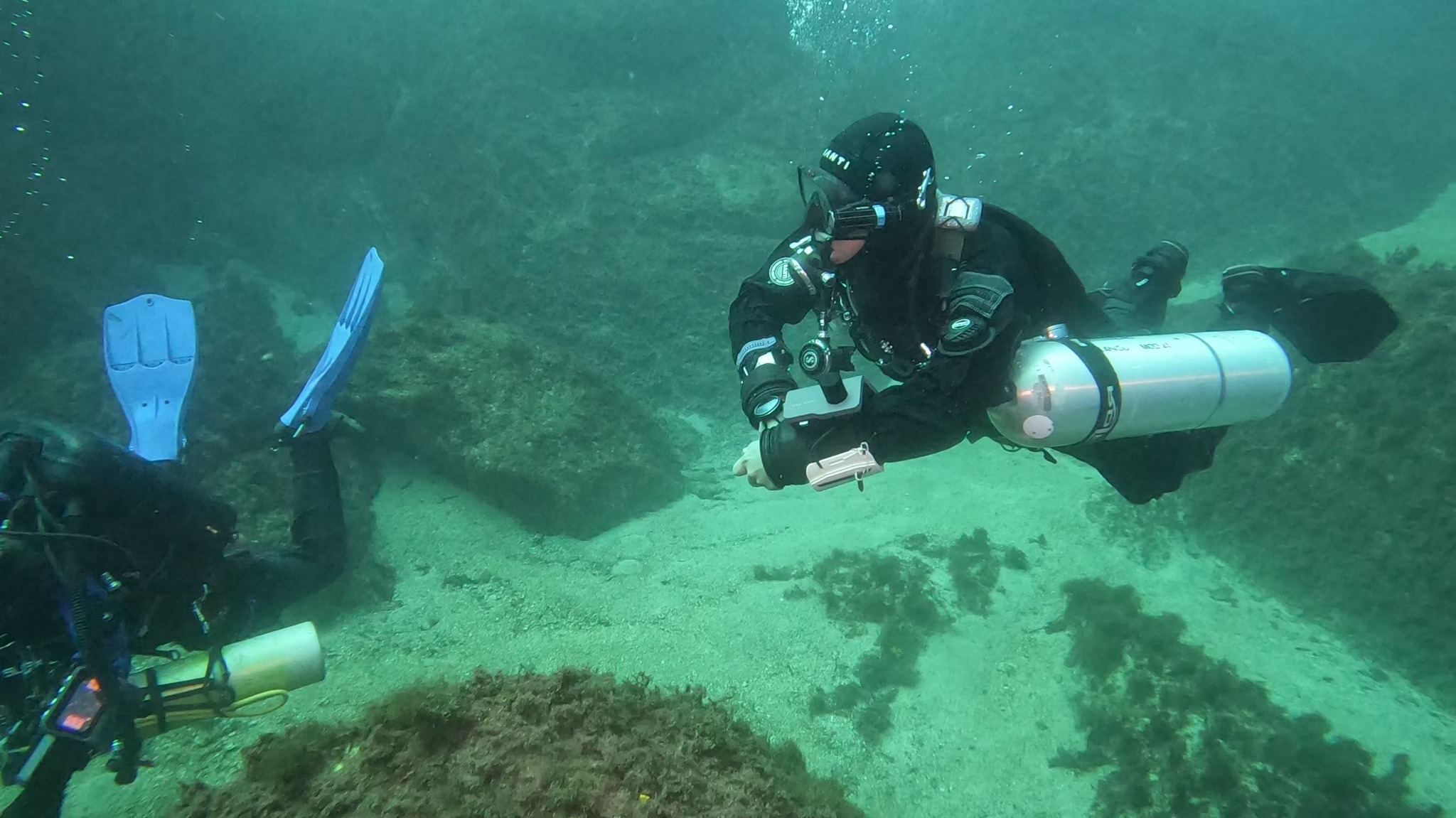 Technical diving with portable dive positioning and dive communication
