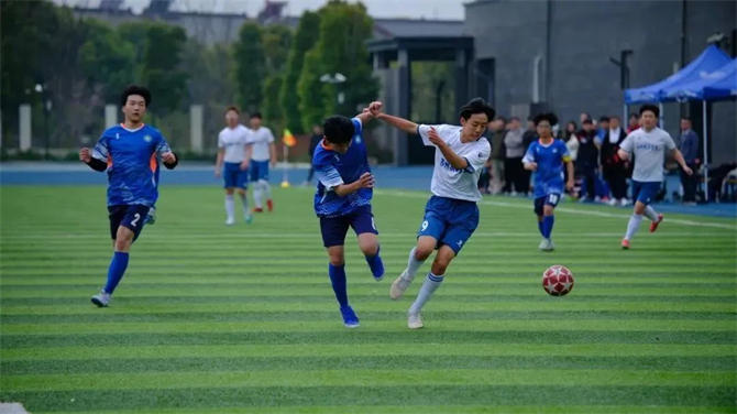 喜报 | 祝贺我校高中部足球队夺冠吴江区“区长杯”青少年足球联赛！