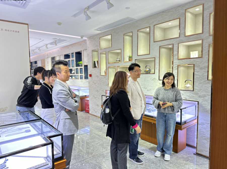 托尼洛.兰博基尼CBO刘冲考察深圳珠宝产业 托尼洛.兰博基尼CBO刘冲考察深圳珠宝产业