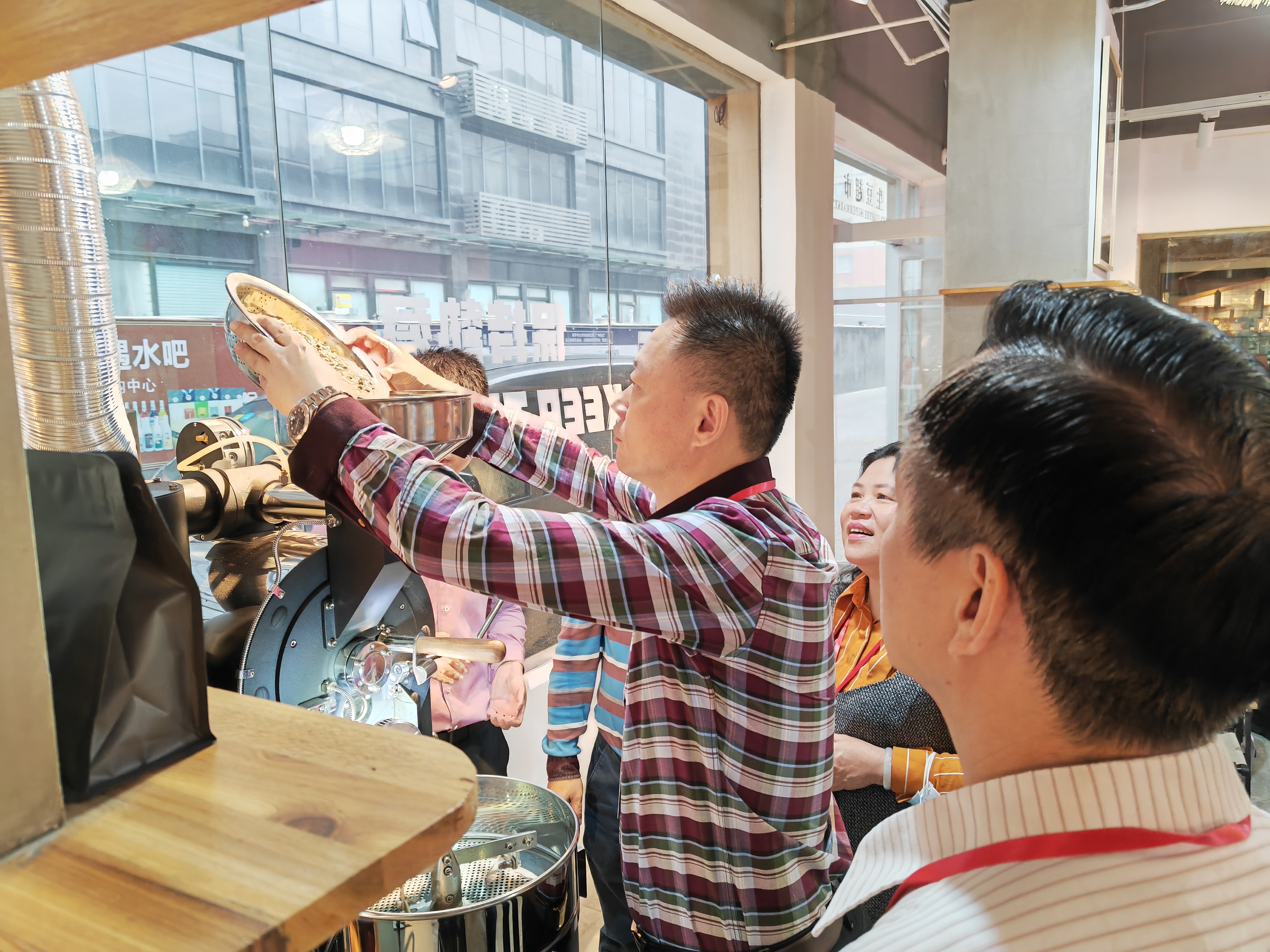 广州荔湾政协陈铮衡副主席一行莅临金达调研咖啡产业人才服务驿站的建设