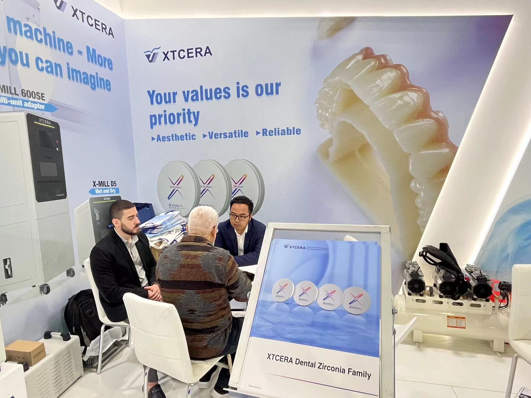 XTCERA showcases cutting-edge dental technology at AEEDC Dubai exhibition