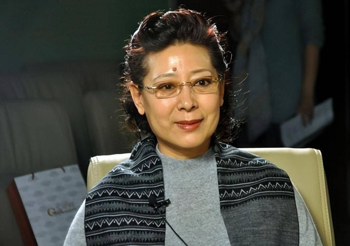 关牧村和王星军离婚33年后，她带儿子改嫁高官，他住美国至今单身