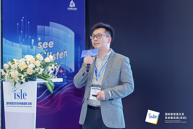 Wincomn delivers a technical speech on the challenges of creative/irregular/ultra large LED media pl