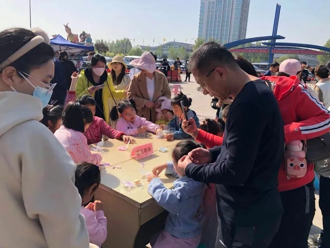 集团广饶公司联合阳光社区在广场举办大型公益市集活动