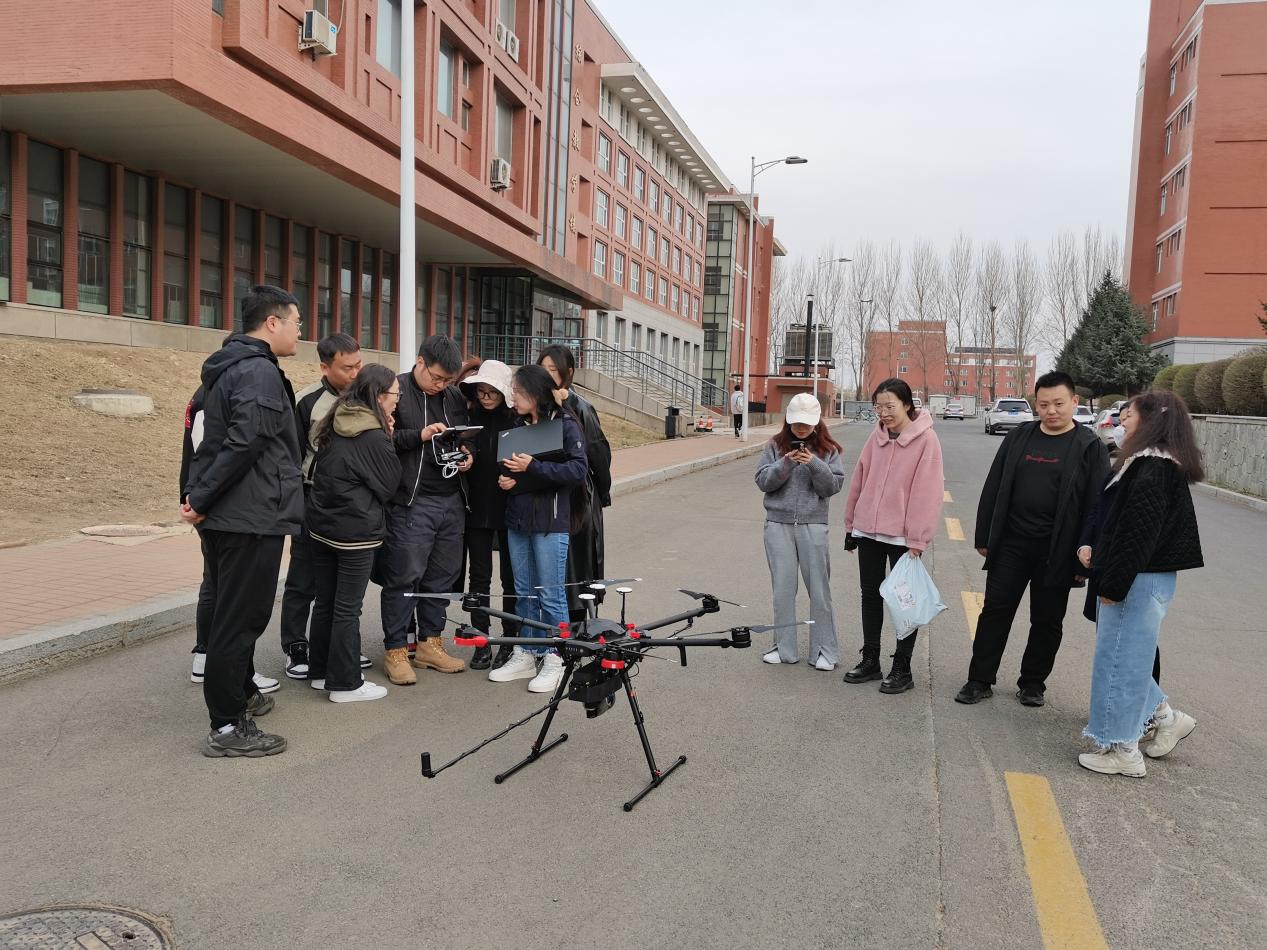 东北师范大学环境学院  机载高光谱激光雷达一体化成像系统 安装培训