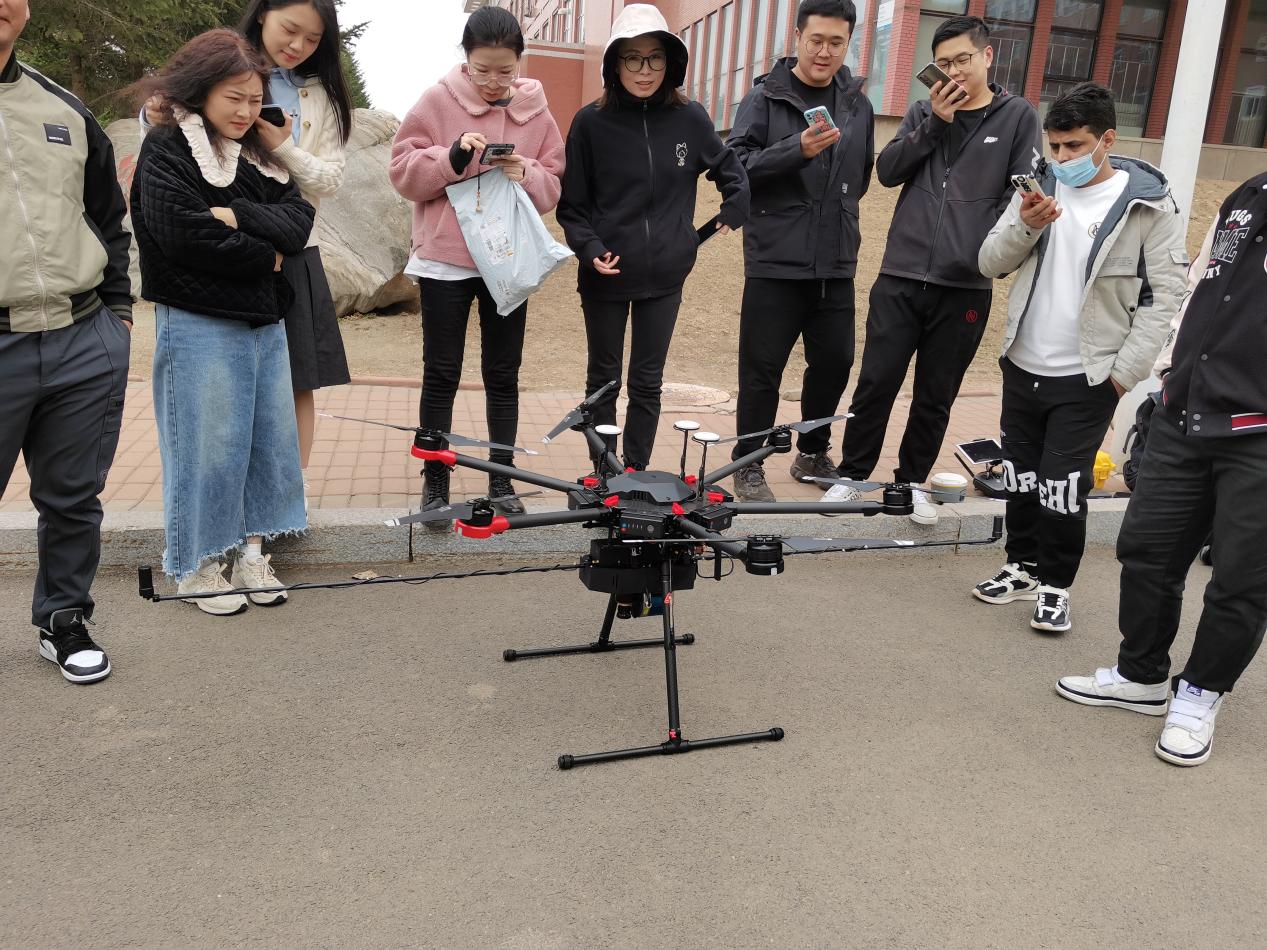 東北師范大學環(huán)境學院  機載高光譜激光雷達一體化成像系統(tǒng) 安裝培訓