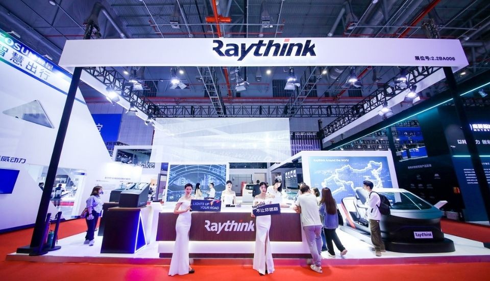 Raythink Launches New Smart Car AR Head-Up Display at Shanghai Auto Show