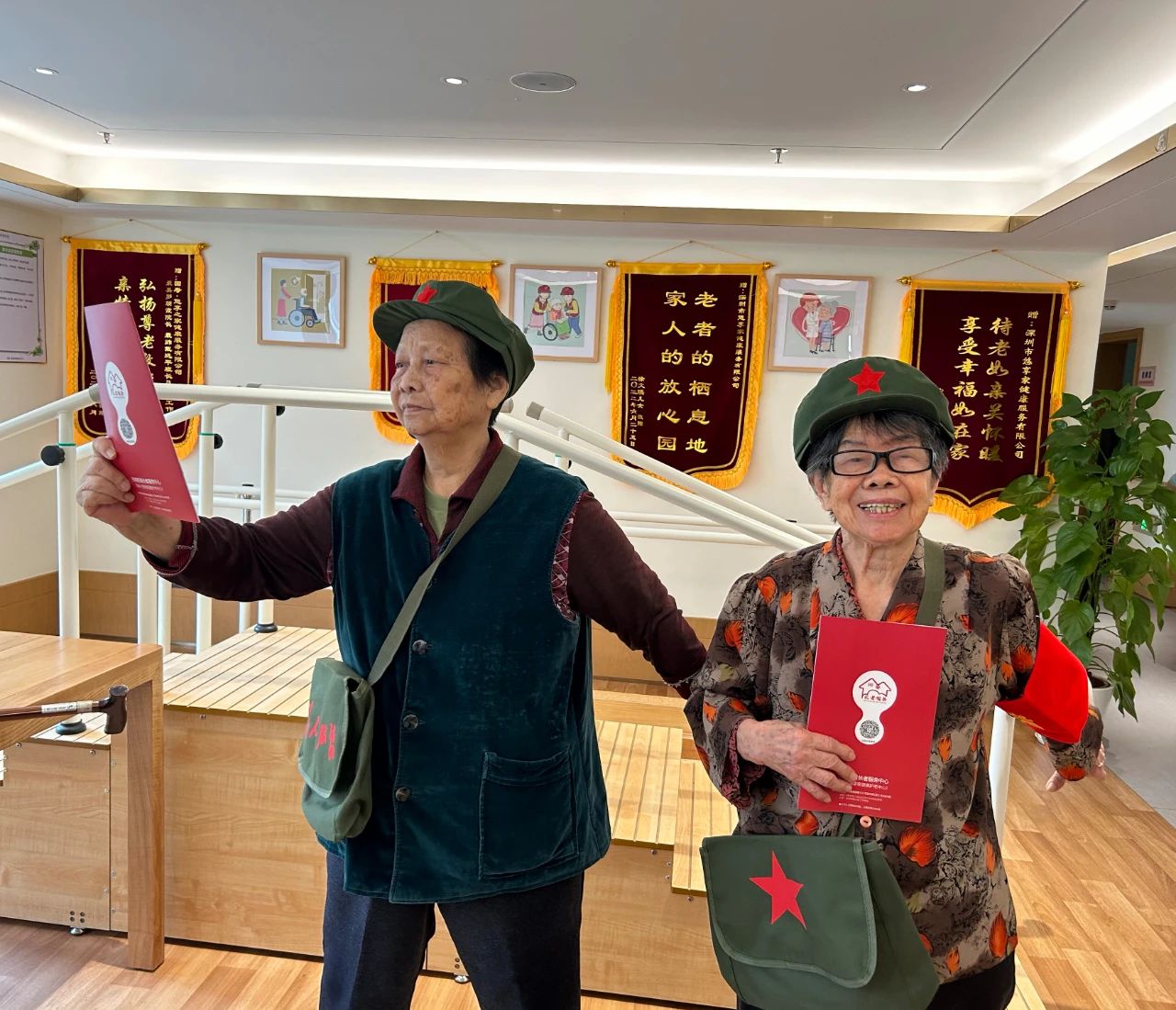 【庆五一迎五四】拍完一组怀旧照，长者们感慨万千......