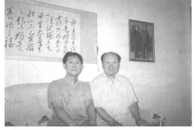 1960年除夕，毛主席吃了一口葱花饼，却摔筷子：饼有问题，别吃了