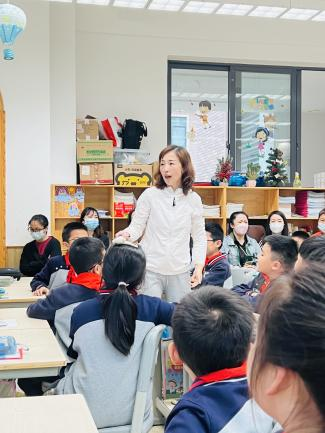 新川外国语学校小学部三年级家长开放日