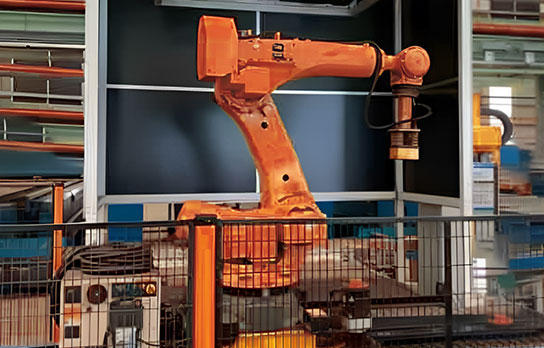 What advantages can automatic loading and unloading robot bring to production automation?